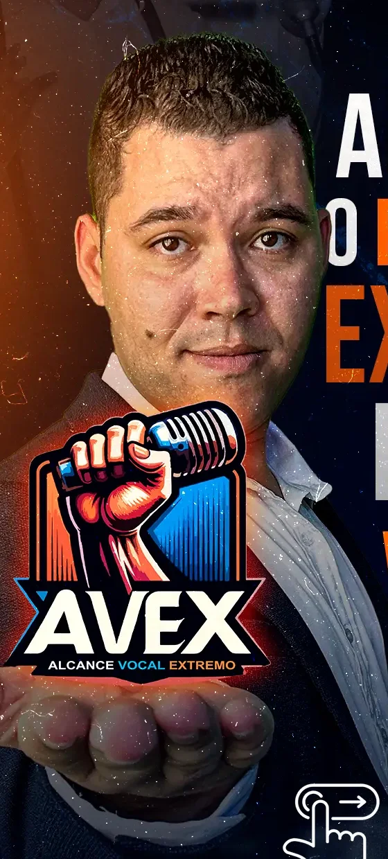 Aluno do AVEX segurando o logotipo Alcance Vocal Extremo